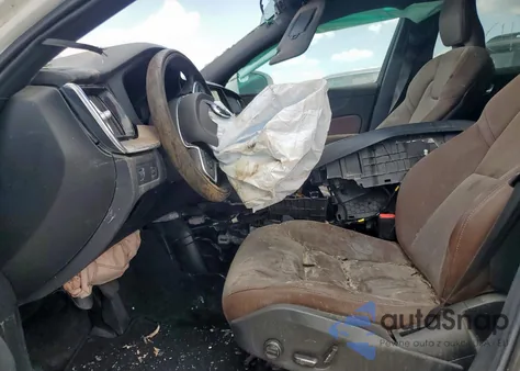 2021 Volvo Xc60 T5 Momentum из США, поврежденный, VIN YV4102DK3M1840279